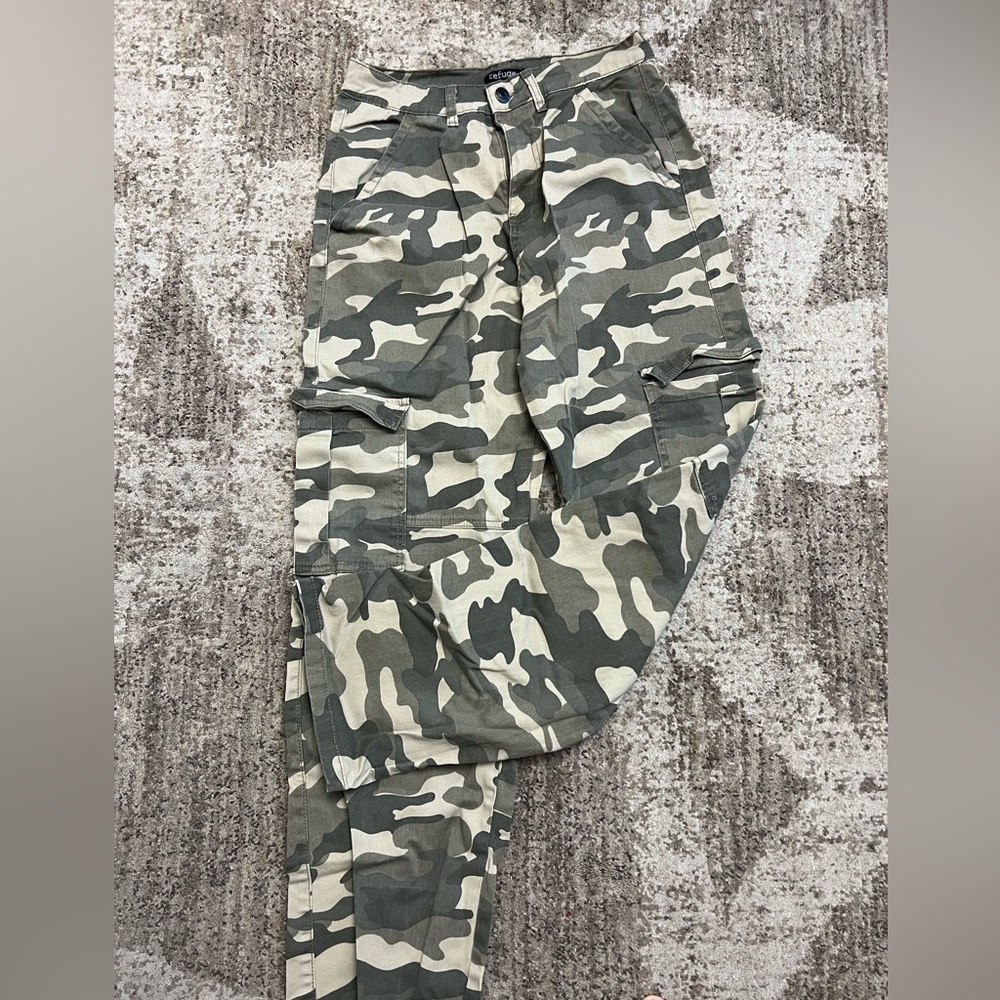 Refuge Camo Cargo pants